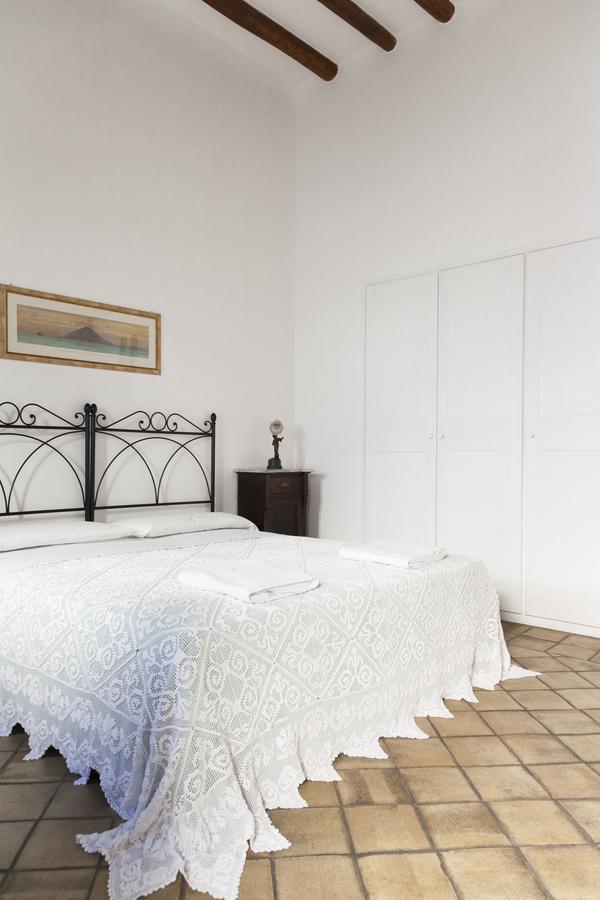 Hotel Mercanti Di Mare Santa Marina Salina Bagian luar foto